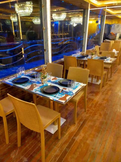 Dubai Marina Dhow Cruise: Dinner Buffet & Live Entertainment - Arriving at the Marina and finding Falcon Premium