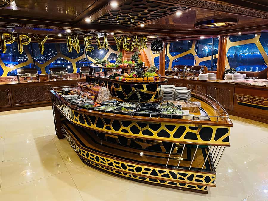 Dubai Marina: Dinner Cruise in a Traditional Boat - Live Entertainment on a Big Boat