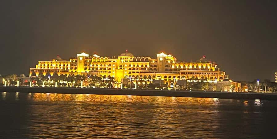 Dubai Marina Dinner Cruise with Live Entertainment(Al Wasl) - Who Should Book This Cruise?