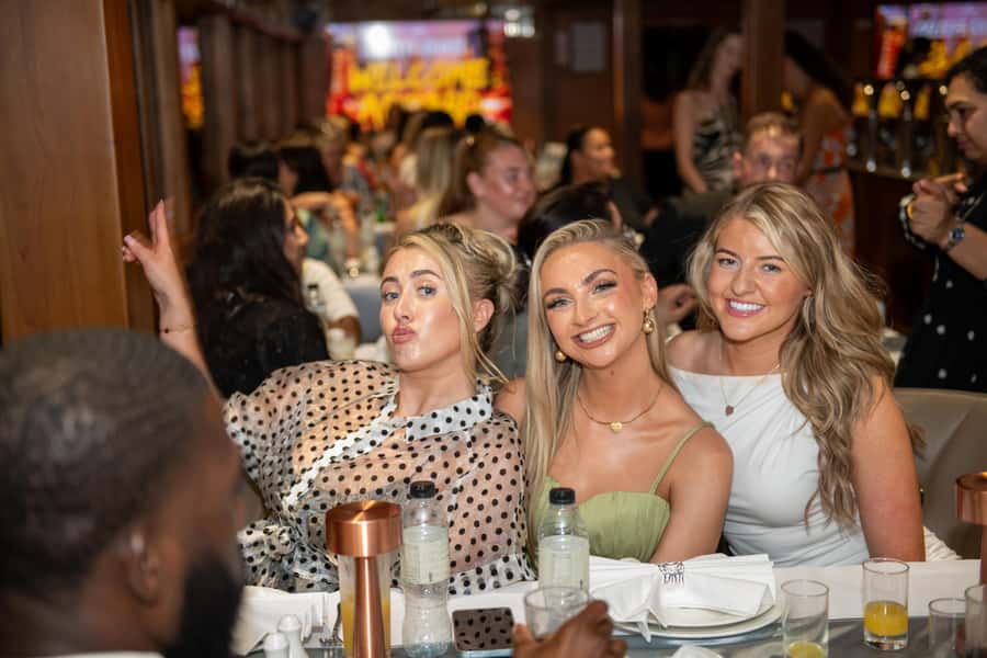 Dubai Marina: Luxury Dinner Cruise, Live Show, Open Bar & DJ - Setting off from Dubai Marina after sunset