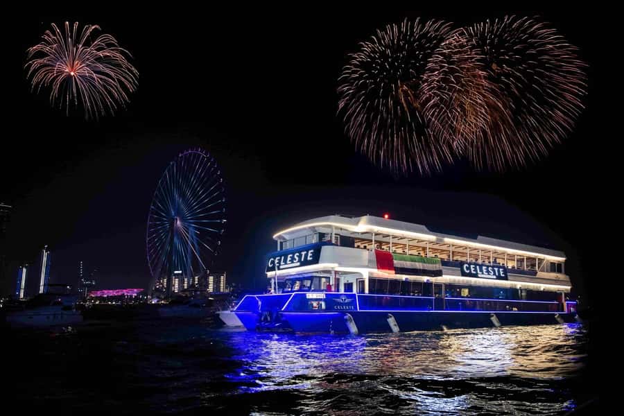 Dubai Marina: Luxury Dinner Cruise, Live Show, Open Bar & DJ - A Copthorne Hotel buffet with plenty of choice