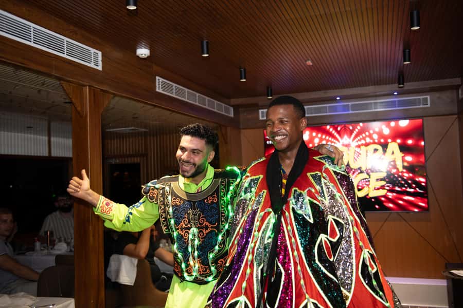 Dubai Marina: Luxury Dinner Cruise, Live Show, Open Bar & DJ - Choosing between soft drinks and the open bar