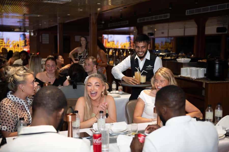 Dubai Marina: Luxury Dinner Cruise, Live Show, Open Bar & DJ - The two-hour route and its best views