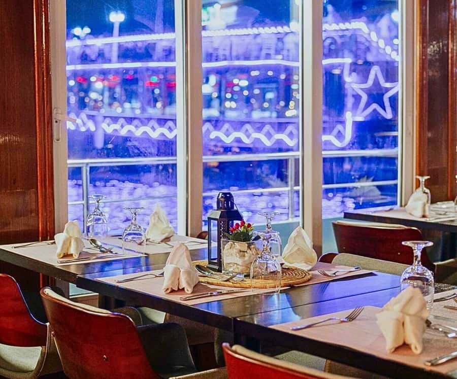 Dubai: Marina Premium Dinner Cruise with Unlimited Drinks - Unlimited soft drinks and alcohol costs