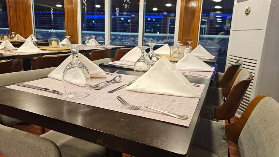 Dubai: Marina Premium Dinner Cruise with Unlimited Drinks - Who should book this cruise?
