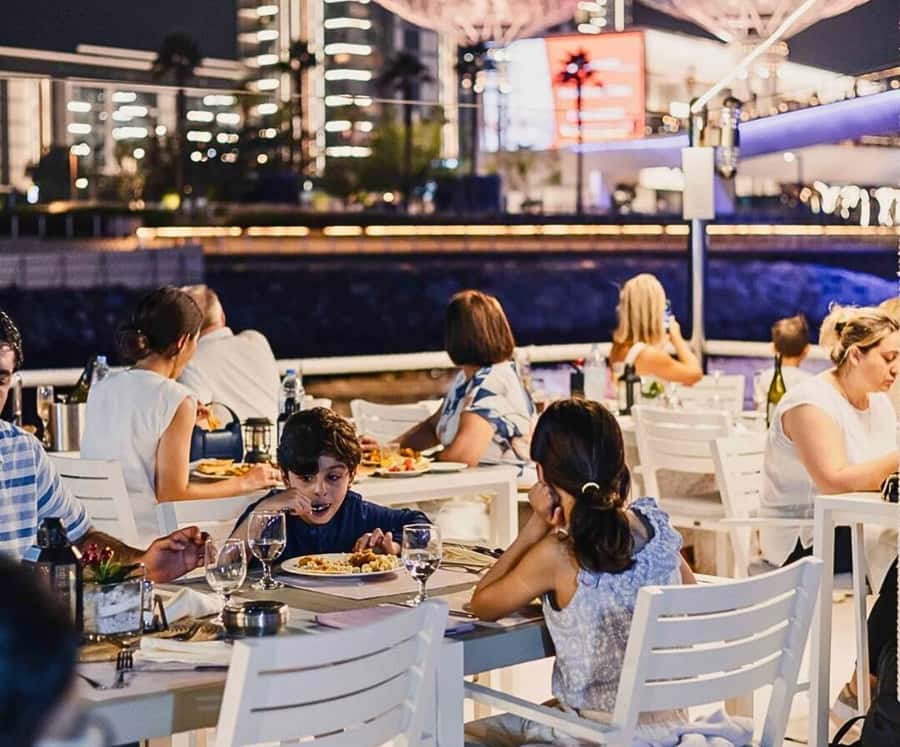 Dubai: Marina Premium Dinner Cruise with Unlimited Drinks - Arriving at the marina and getting organized