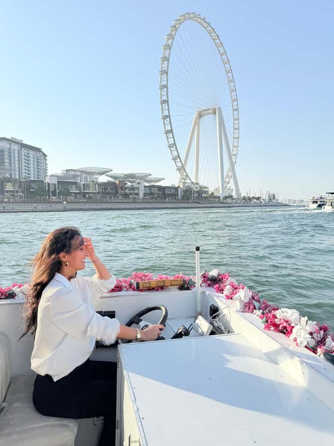 Dubai Marina: Private Boat Tour with Flower - A flower-themed floating lounge