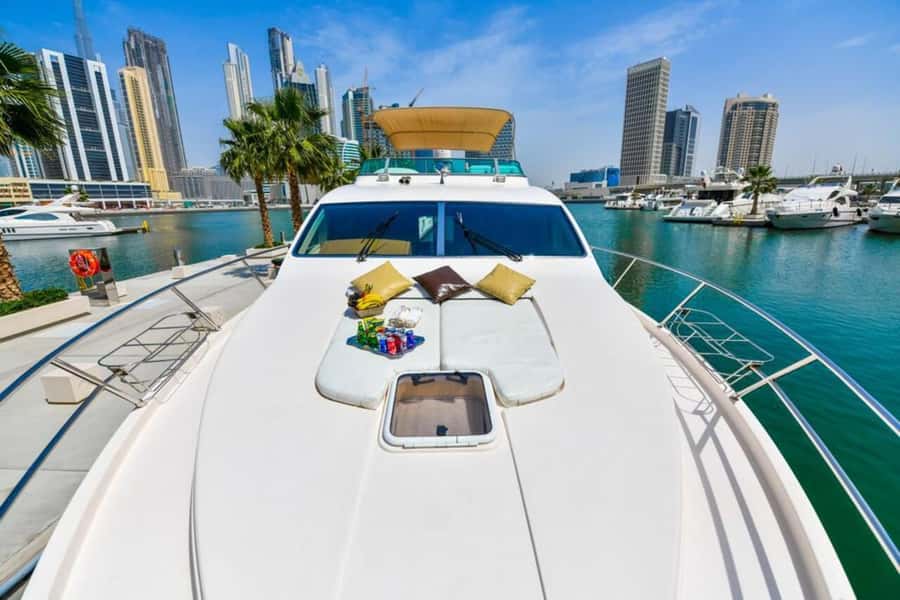 Dubai: Marina Private Luxury Yacht Tour - Atlantis, Kempinski, the Anchor, and photo stops