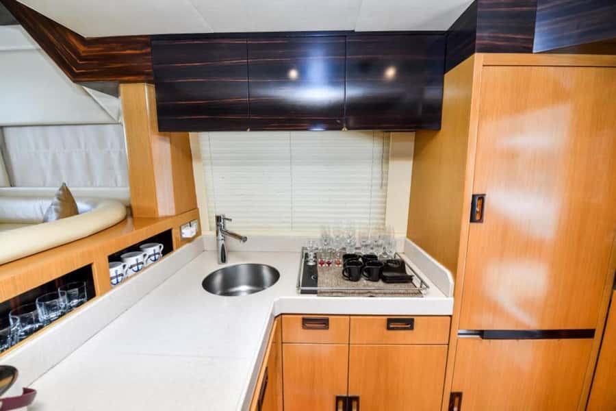 Dubai: Marina Private Luxury Yacht Tour - The swim stop near JBR or the lagoon