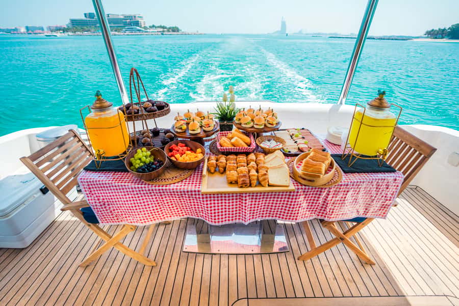 Dubai: Marina Sightseeing on Yacht with Breakfast - Boarding rules you should know