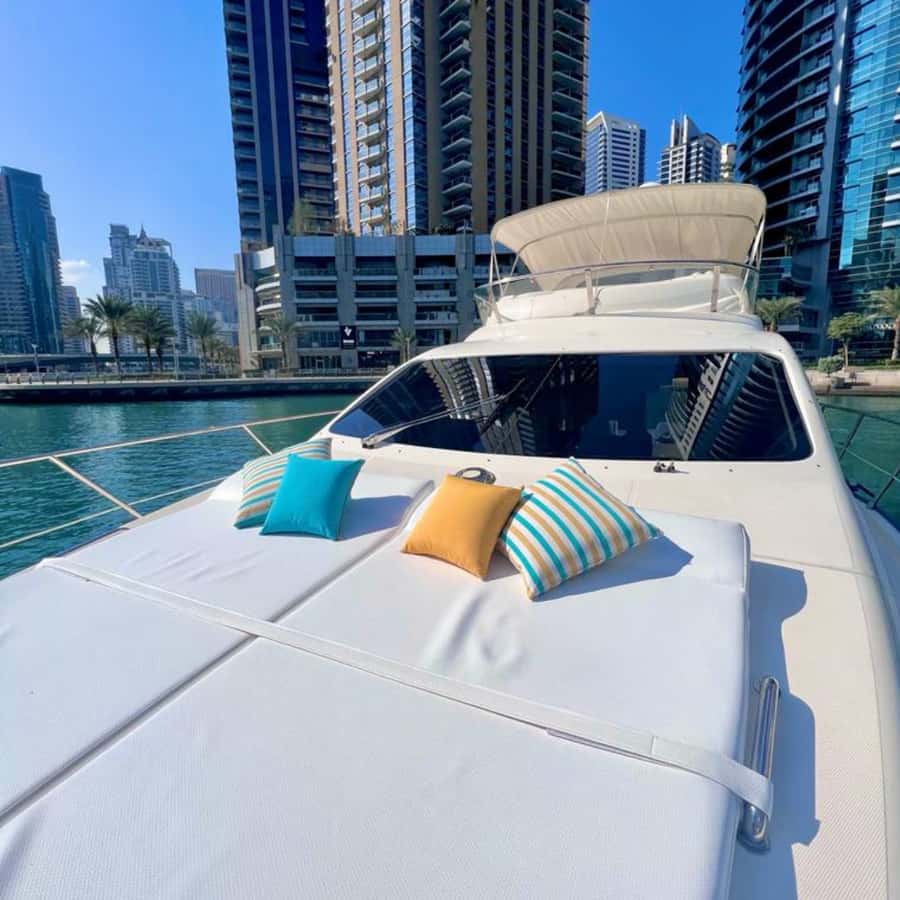 Dubai: Marina Sightseeing on Yacht with Breakfast - A short look at Jumeirah Beach Residence