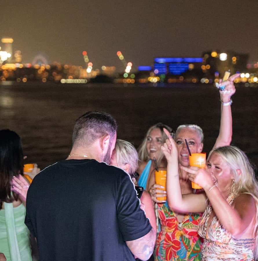 Dubai: Marina Yacht Party with BBQ, Unlimited Drinks and DJ - BBQ food: what you actually receive