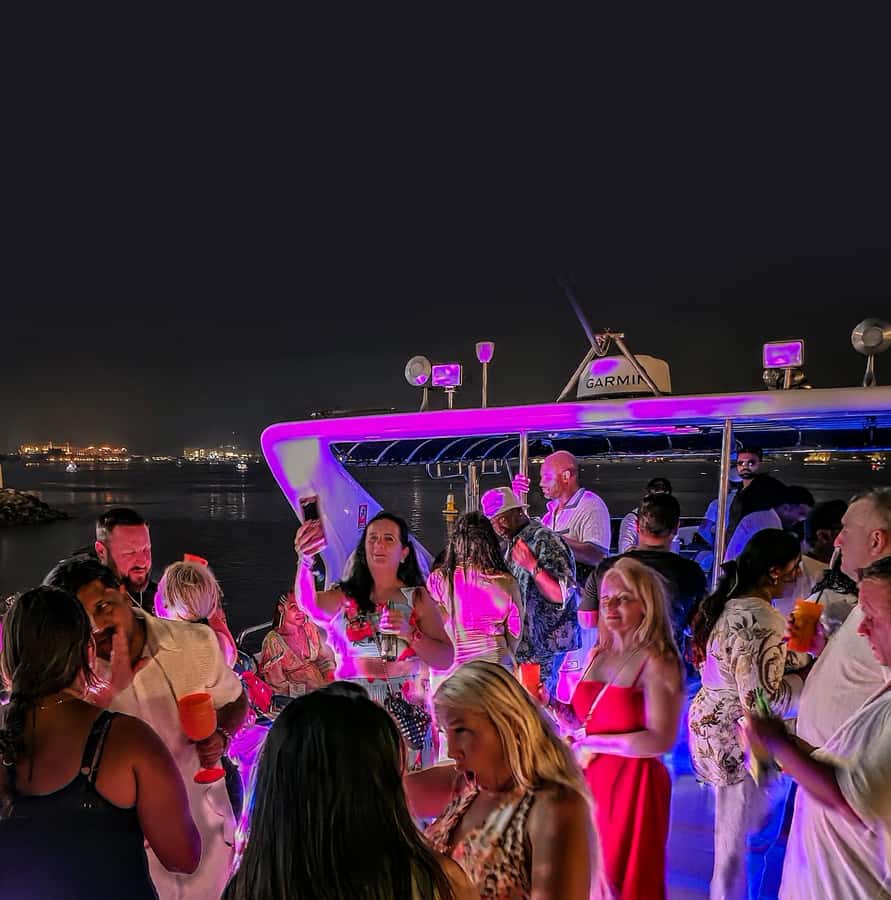 Dubai: Marina Yacht Party with BBQ, Unlimited Drinks and DJ - The DJ and the atmosphere