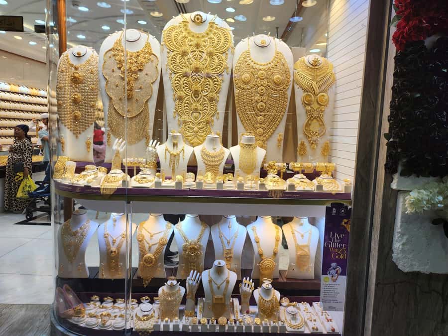 Dubai: Old Town, Creek, Museums, Souks, & Street Food Tour - Food, drinks, and what the packages really include