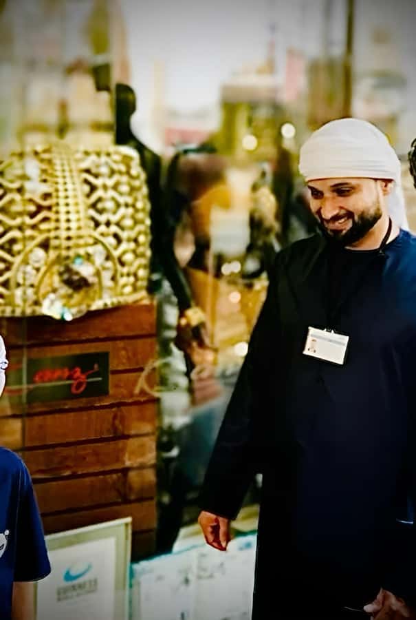Dubai: Old Town Walking Tour with Abra Cruise & Street Food - Spice Market and the food stops