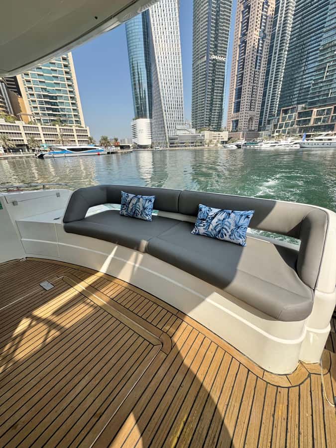 Dubai: Palm Jumeirah luxury private yacht Tour - What the three-hour cruise adds