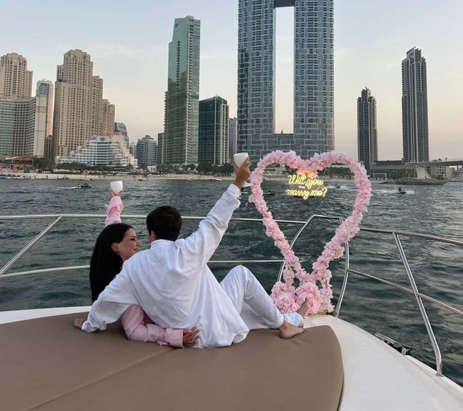 Dubai: Palm Jumeirah luxury private yacht Tour - Setting off from Dubai Marina