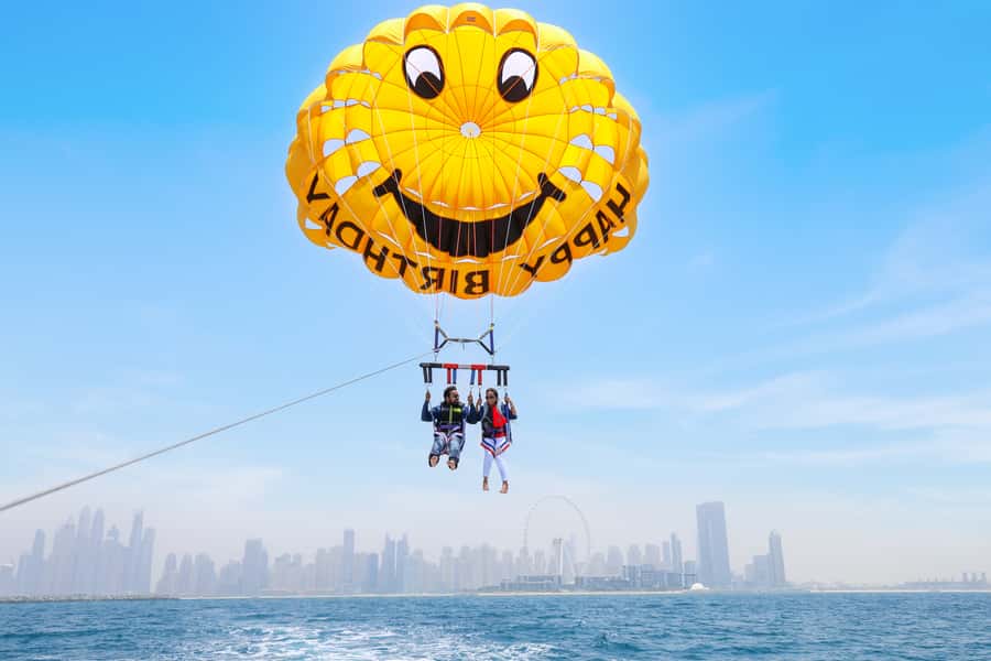 Dubai: Parasailing with Happy birthday Parachute JBR & Palm - The boat ride and the short flight