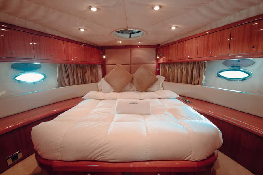 Dubai: Private Boat Cruise from Dubai Marina up to 12 people - Dubai Marina, JBR, and Bluewaters Island