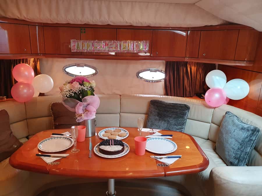 Dubai: Private Boat Cruise from Dubai Marina up to 12 people - Zabeel Palace and Burj Al Arab