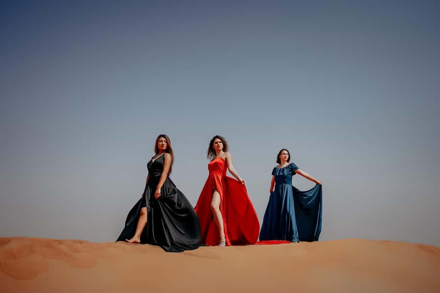 Dubai: Private Flying Dress Photography and Dune Drive Trip - One hour with a private photographer