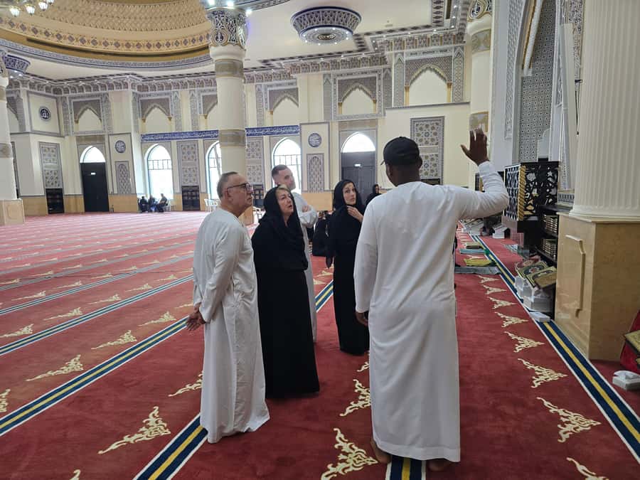 Dubai:Private Frame Entry, Mosque, Souks, Tastings& transfer - The Blue Mosque Brings a Quieter Hour