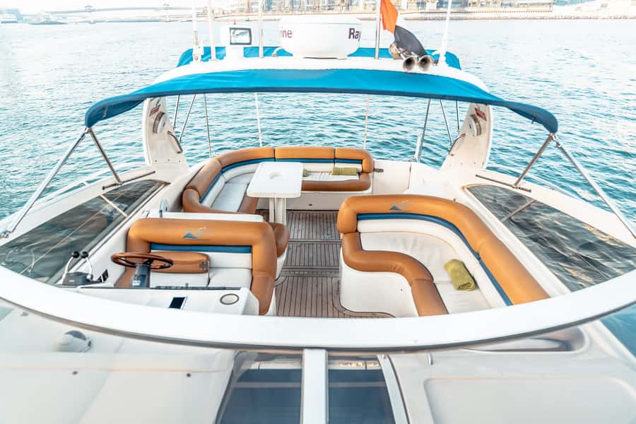 Dubai: Private Luxury Everest Yacht Cruise from Dubai Marina - Choosing between one, two, three, four, and eight hours