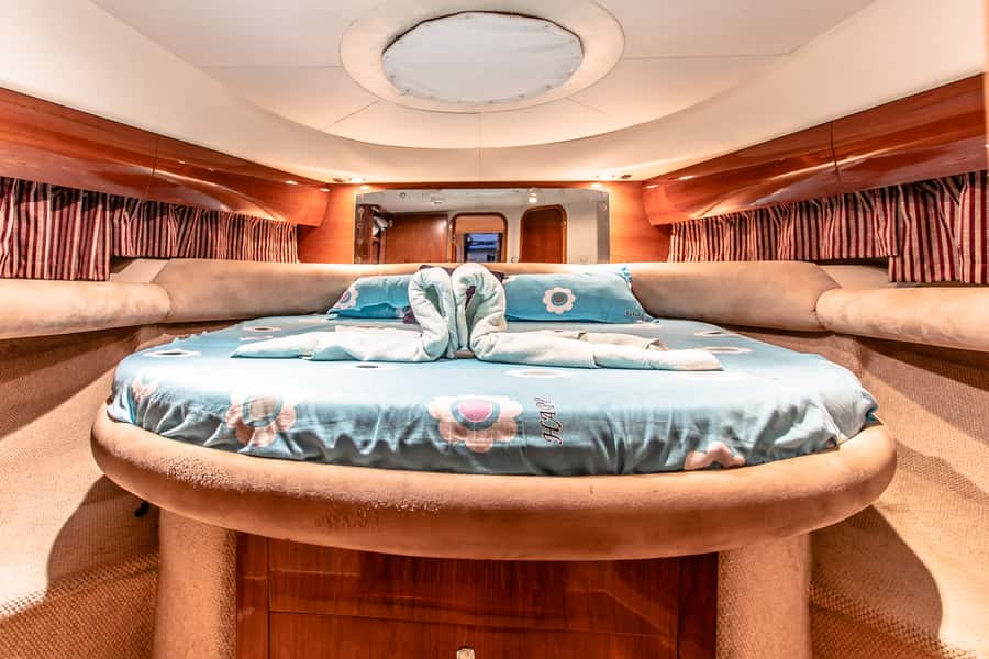 Dubai: Private Luxury Everest Yacht Cruise from Dubai Marina - Practical tips for a smoother trip