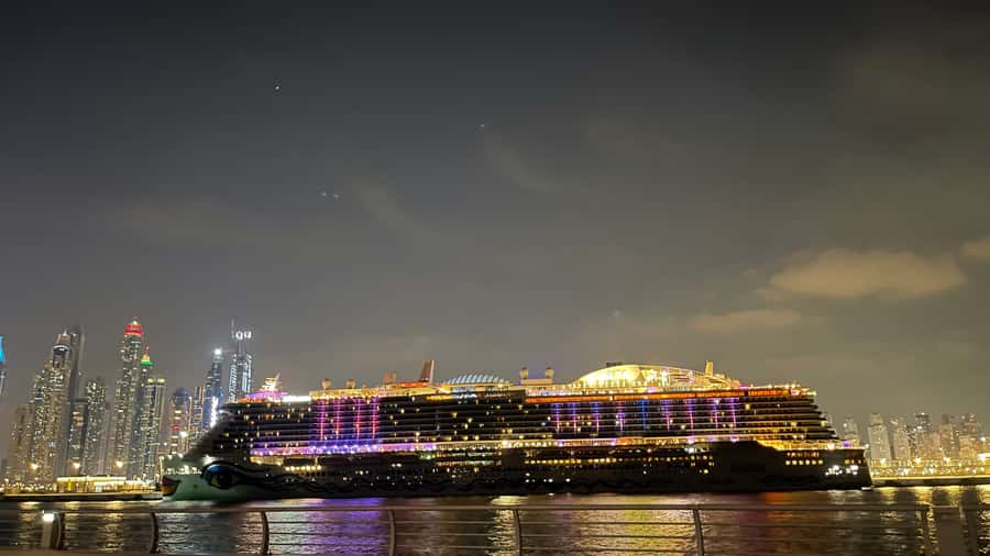 Dubai: Private Luxury Night Boat Tour - Key points to know before booking