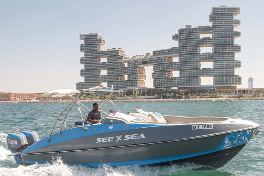 Dubai: Private Luxury Night Boat Tour - Meeting near Pier 7 and Dubai Marina Mall