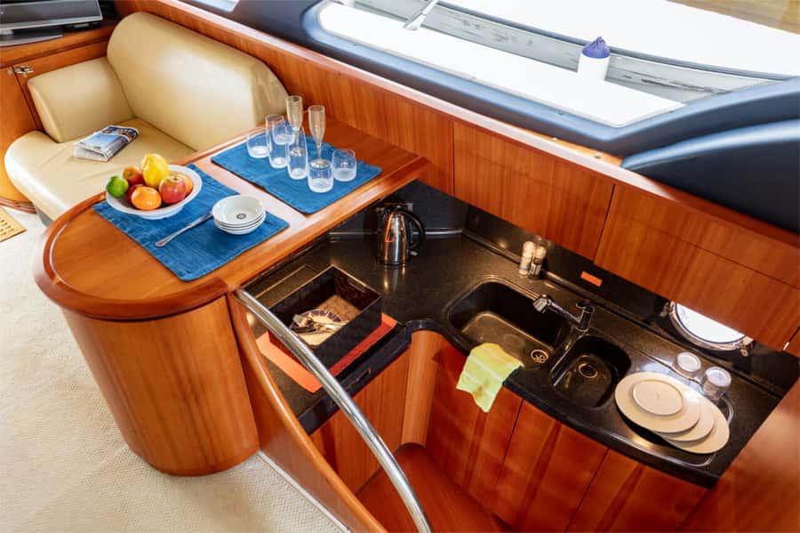 Dubai: Private Luxury Yacht Cruise for up to 20 People - The Palm Jumeirah route and its resort views