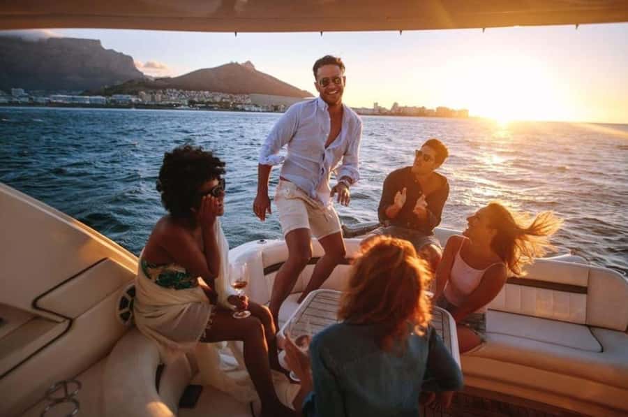 Dubai: Private Sunset Yacht Tour from Dubai Marina - Leaving from Everest Yacht Charter at Dubai Marina