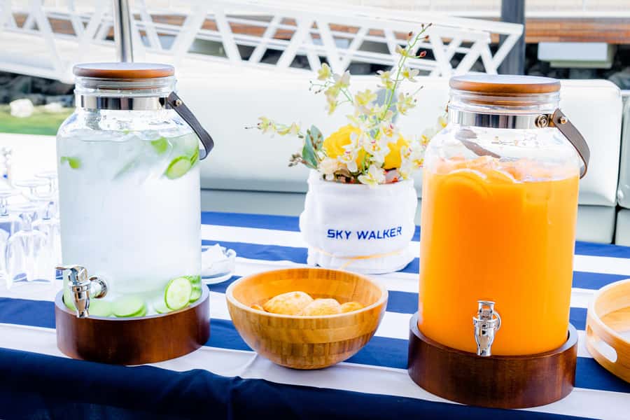 Dubai: Private VIP Luxury Yacht Tour with BBQ & Drinks - Atlantis and the outer coastal view