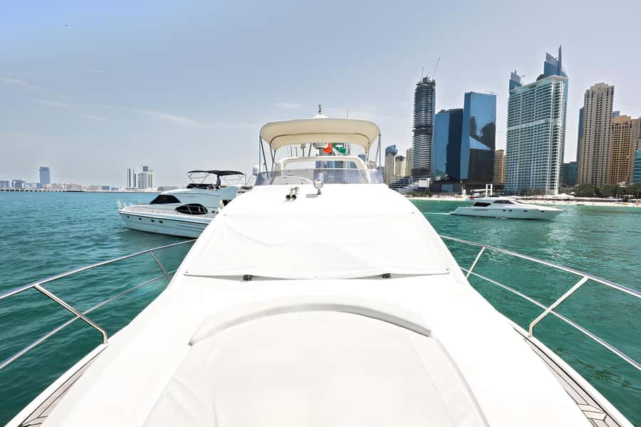 Dubai: Private Yacht Tour Experience with Soft Drinks - The essential points at a glance