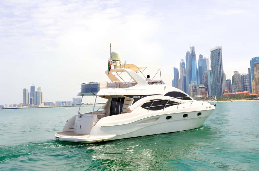 Dubai: Private Yacht Tour Experience with Soft Drinks - Ain Dubai and the one-hour decision