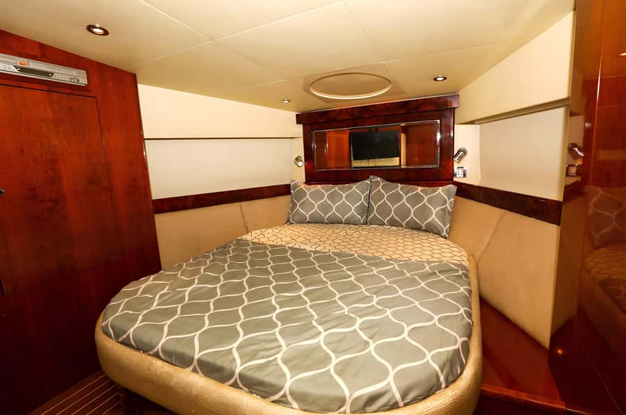 Dubai: Private Yacht Tour Experience with Soft Drinks - Jumeirah Beach Residence from the water