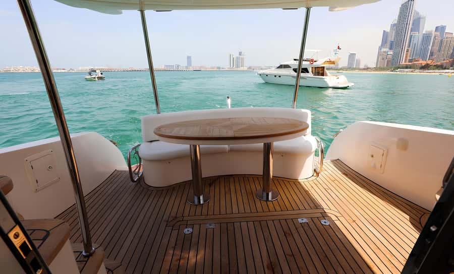 Dubai: Private Yacht Tour Experience with Soft Drinks - Burj Al Arab and the two-hour upgrade