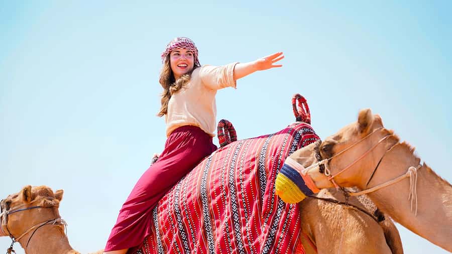 Dubai: Sandboarding, Camel Ride and Red Dune Bashing - What the guides add to the day