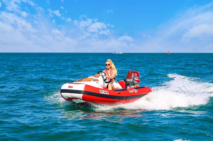 Dubai: Self-Drive Boat Experience for 1 or 2 People - Key points at a glance