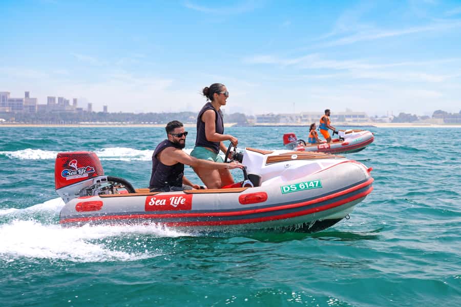 Dubai: Self-Drive Boat Experience for 1 or 2 People - JBR Beach and Ain Dubai on the 30-minute ride