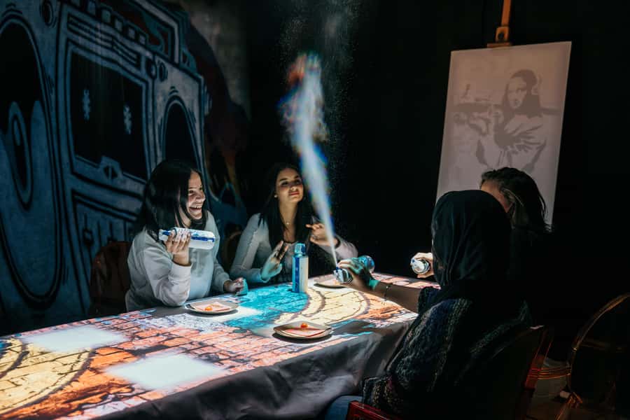 Dubai: Seven Paintings Immersive Dining Show Tickets - What Dineamation adds to dinner