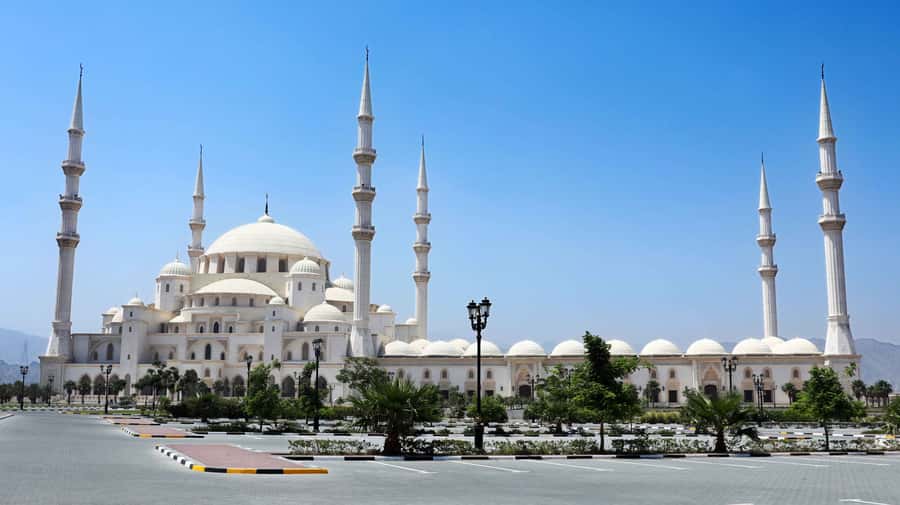 Dubai: Sheikh Zayed Mosque, Fujairah and Khorfakkan Tour - Fujairah Museum and its small-scale displays