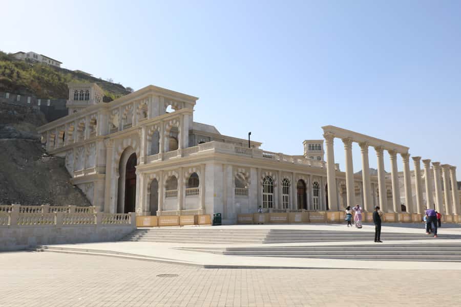 Dubai: Sheikh Zayed Mosque, Fujairah and Khorfakkan Tour - Is $438 a fair price for up to three people?