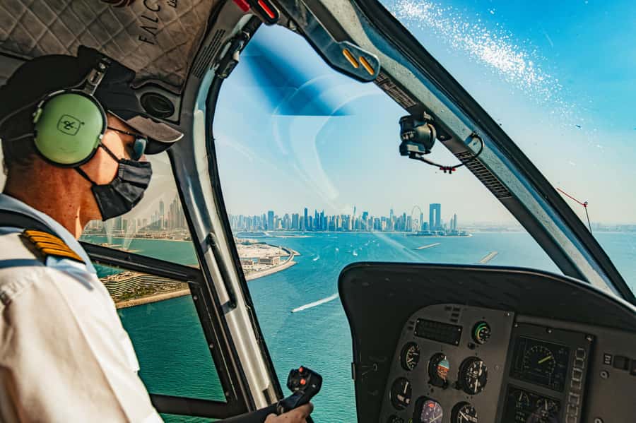 Dubai: Sightseeing Helicopter Ride from The Palm - The 12-minute flight: a fast look at Dubai’s icons