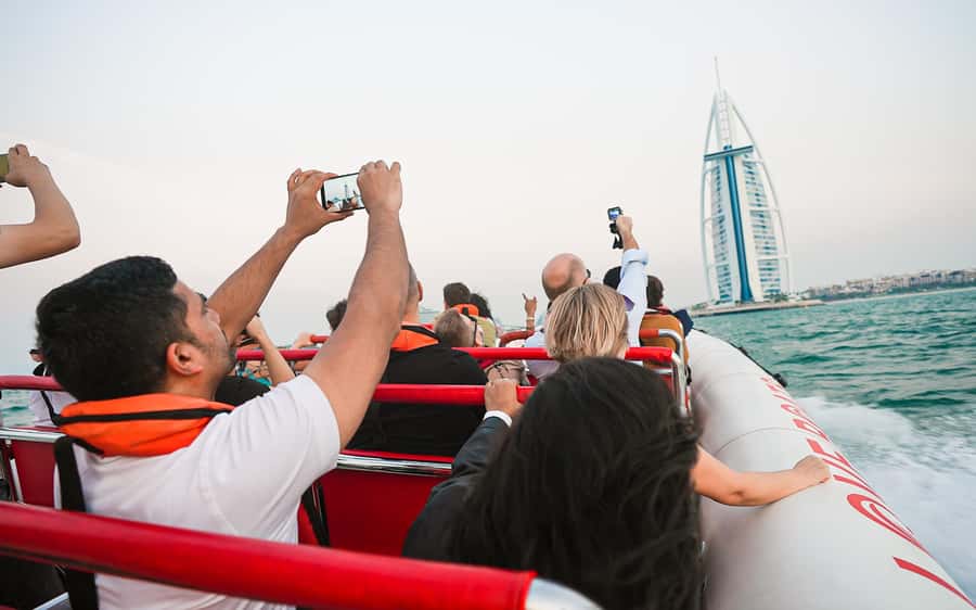 Dubai: Sightseeing Speedboat Tour with Live Tour Guide - Why this boat ride works so well in Dubai