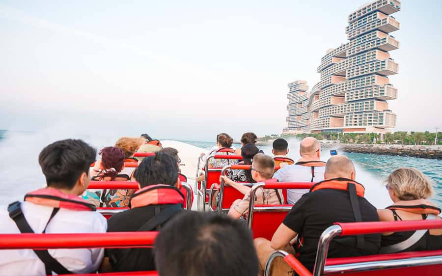 Dubai: Sightseeing Speedboat Tour with Live Tour Guide - Palm Jumeirah and Palm Lagoon