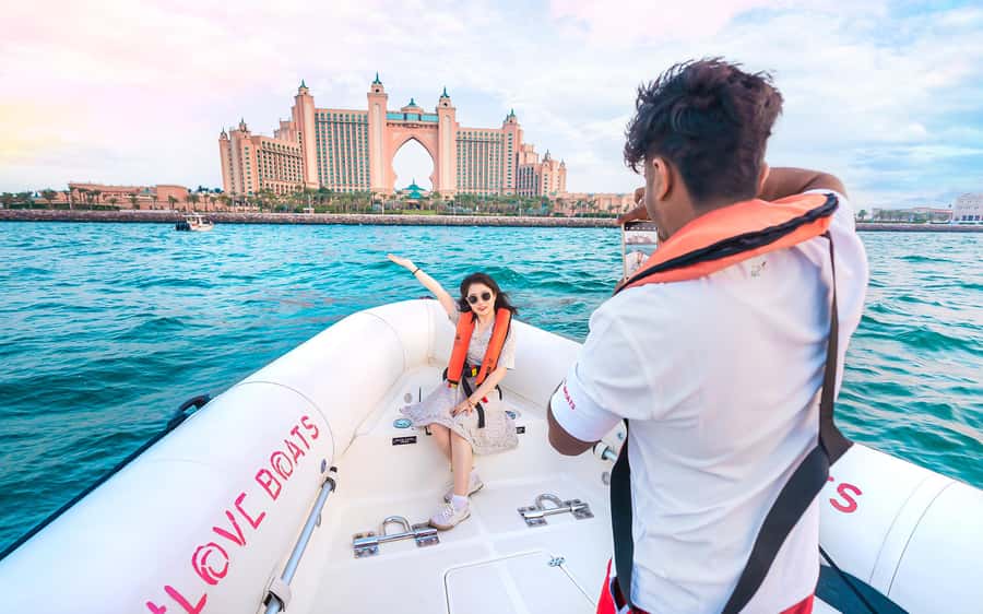 Dubai: Sightseeing Speedboat Tour with Live Tour Guide - Atlantis The Palm photo stop