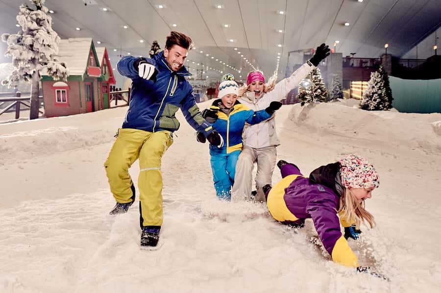 Dubai: Ski Dubai Snow Park Classic Pass - Penguins, photos, and the extras outside the pass
