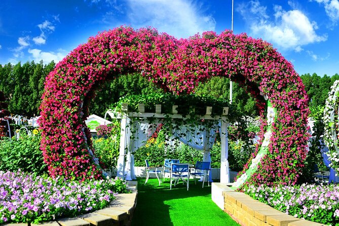 Dubai: Skip-The-Line Ticket to Dubai Miracle Garden - Entering the garden with a mobile ticket