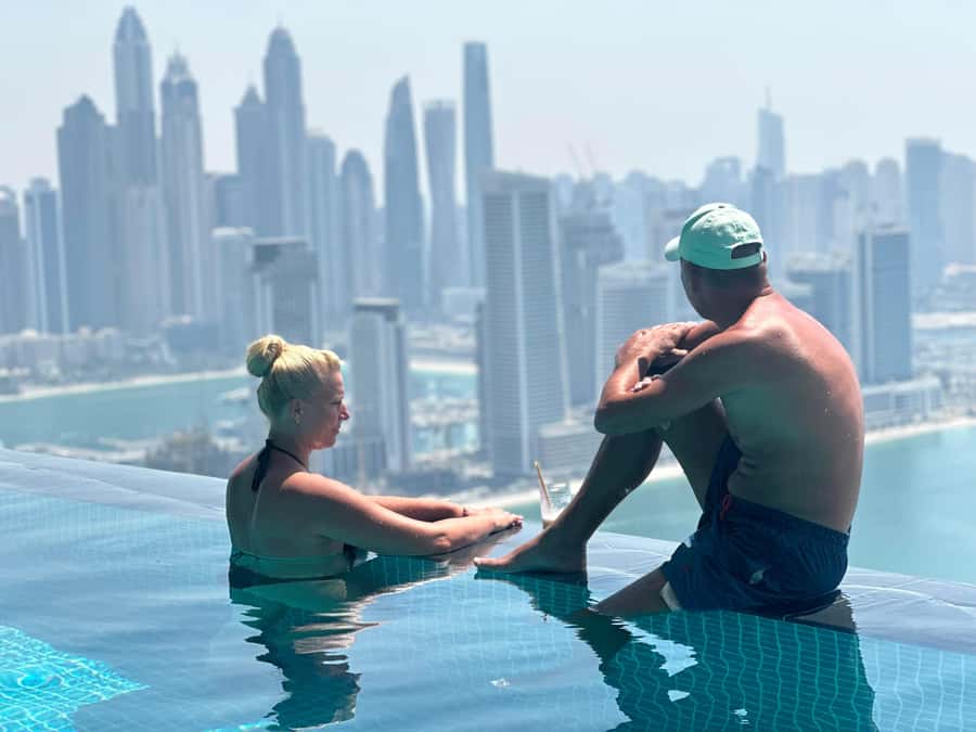 Dubai: Sky Pool and Palm Observatory Access - Changing rooms, showers, and what to bring